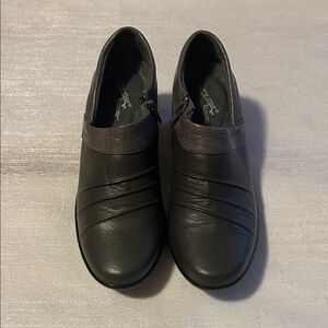 Women’s Easy Street Grey-Green Leather Clogs